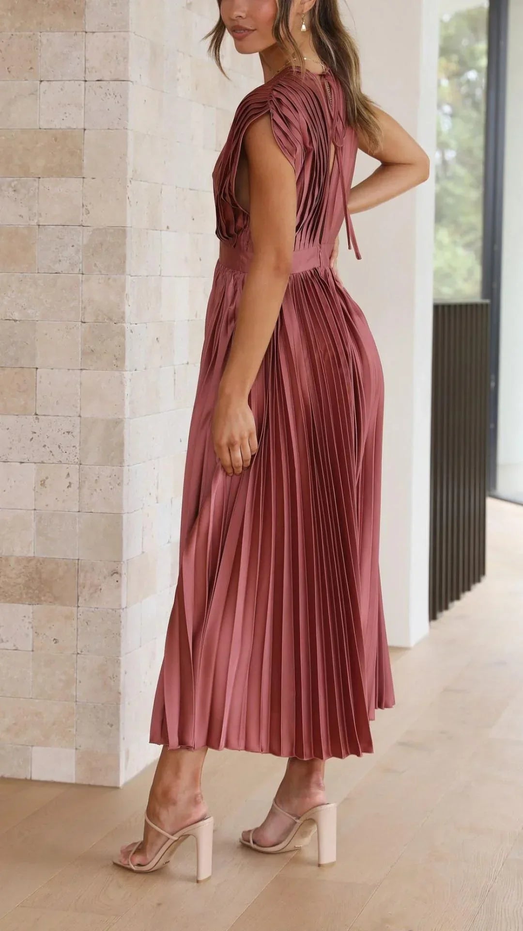 Amandina - Robe Col V Avec Lien Au Dos