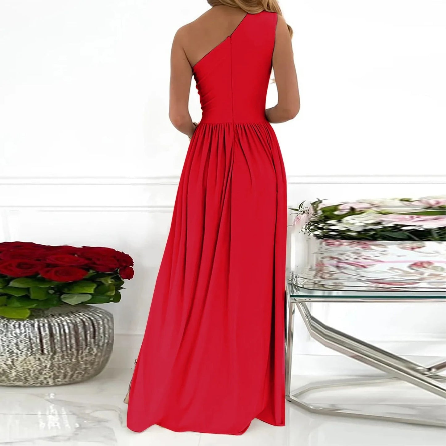 Suzanne - Robe Asymétrique Avec Une Fente Et Une Coupe Élégante